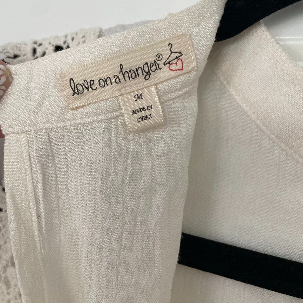 Love on a Hanger Boho Top Women M Ivory Lace Trim Sleeveless Tie Romantic NWT - Picture 9 of 9